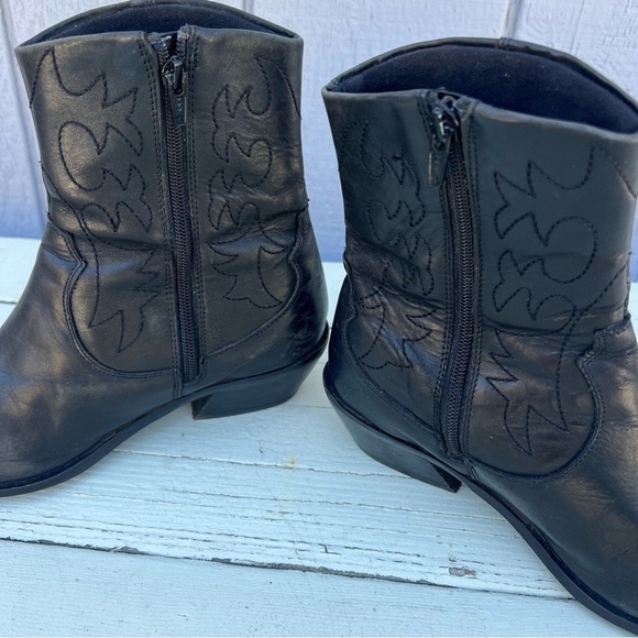 ASOS Esaurito Black Cowboy Boots - Picture 7 of 14